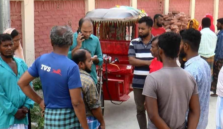 মাদারীপুরে মাহেন্দ্র উল্টে প্রাণ গেল চালক ও সহকারীর