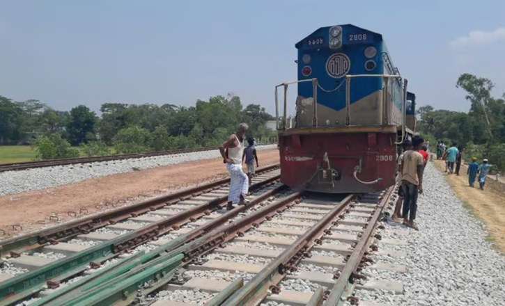 কক্সবাজারে বিশেষ ট্রেনের ৩ বগি লাইনচ্যুত