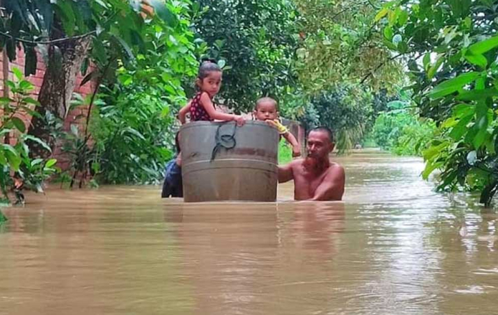 ফেনীতে বন্যায় ২শ’ প্লাবিত, প্রায় দুই লাখ মানুষ পানিবন্দি