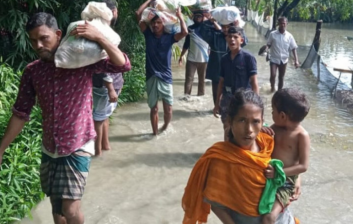 উঁচু এলাকার লোক ত্রাণ পাচ্ছেন বেশি, দূরে যাচ্ছে না নৌকার অভাবে