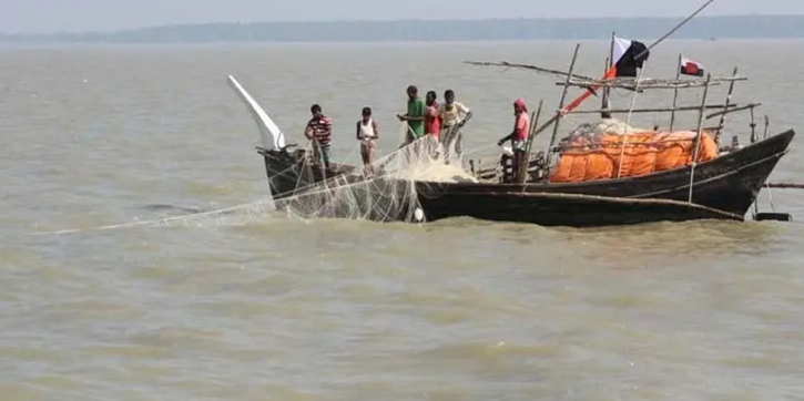 পদ্মা-মেঘনার অভয়ারণ্যে মাছ ধরা ২ মাসের জন্য বন্ধ