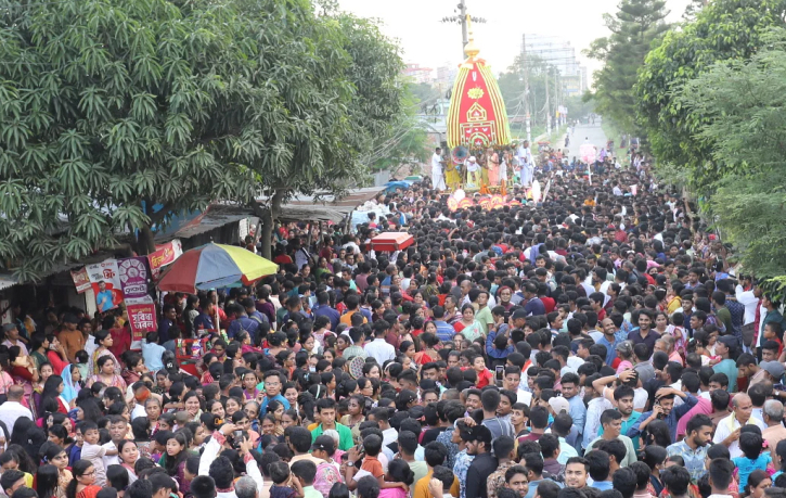 হঠাৎ শরীরে ঝাঁকুনি, বহু মানুষ ছিটকে পড়েছেন সড়কে, চিৎকার-কান্নায় জ্ঞান হারিয়ে ফেলি’