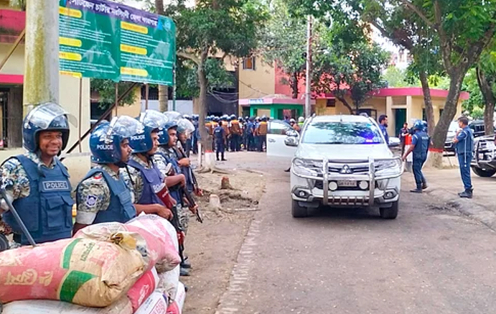 কারাগার থেকে পালিয়ে যাওয়া ২৯৮ জনের আদালতে আত্মসমর্পণ