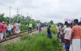 নরসিংদীতে তুর্ণা এক্সপ্রেস ট্রেনে কাটা পড়ে ৫ জনের মৃত্যু