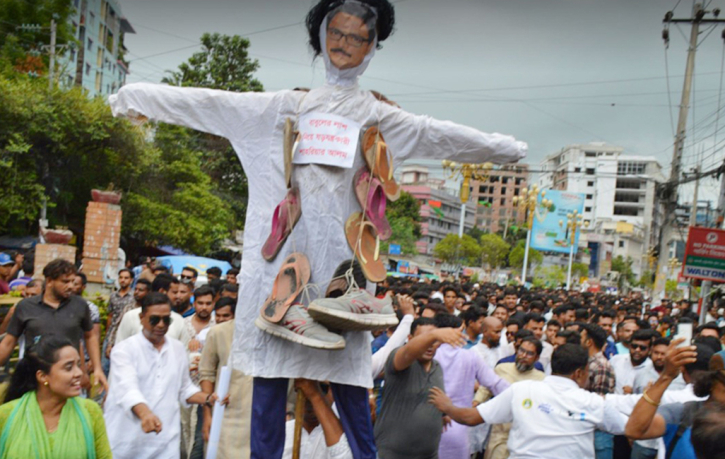 রাজশাহীতে শাহরিয়ার আলমকে ‘অবাঞ্ছিত’ ঘোষণা,