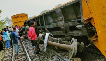 জয়দেবপুরে যাত্রীবাহী ট্রেনে মালবাহী ট্রেনের ধাক্কা: আহত ৫০